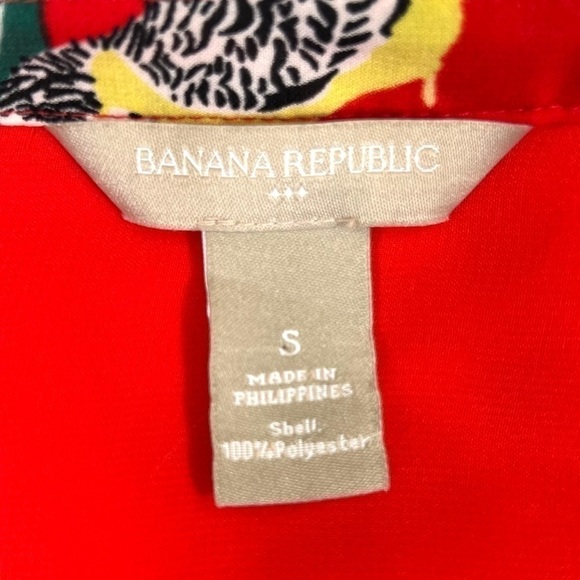 BANANA REPUBLIC Women’s Red Chiffon
Parakeet Birds Sheer Blouse Size Small - Picture 9 of 12
